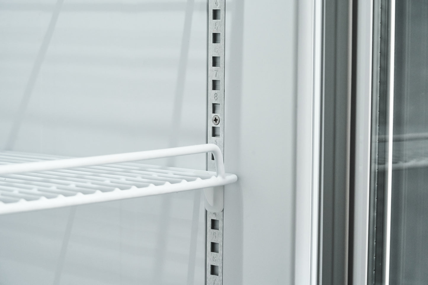 VITRINA REFRIGERADA SWAN 350 LITROS | SW-SC 350 GW
